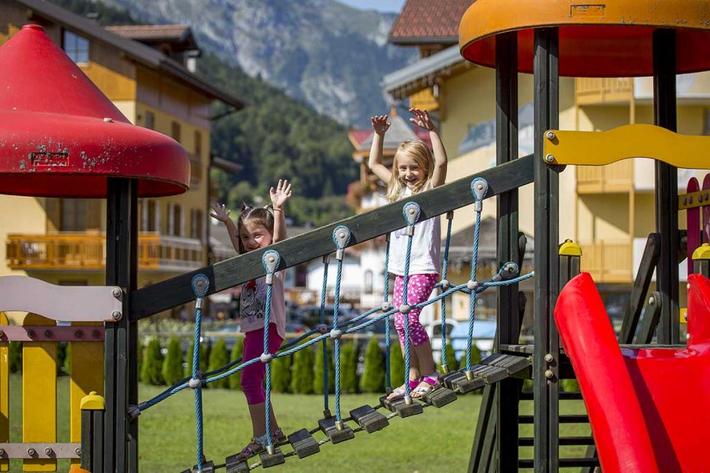 hotel-stella-alpina-andalo-hotel-con-parco-giochi-bambini